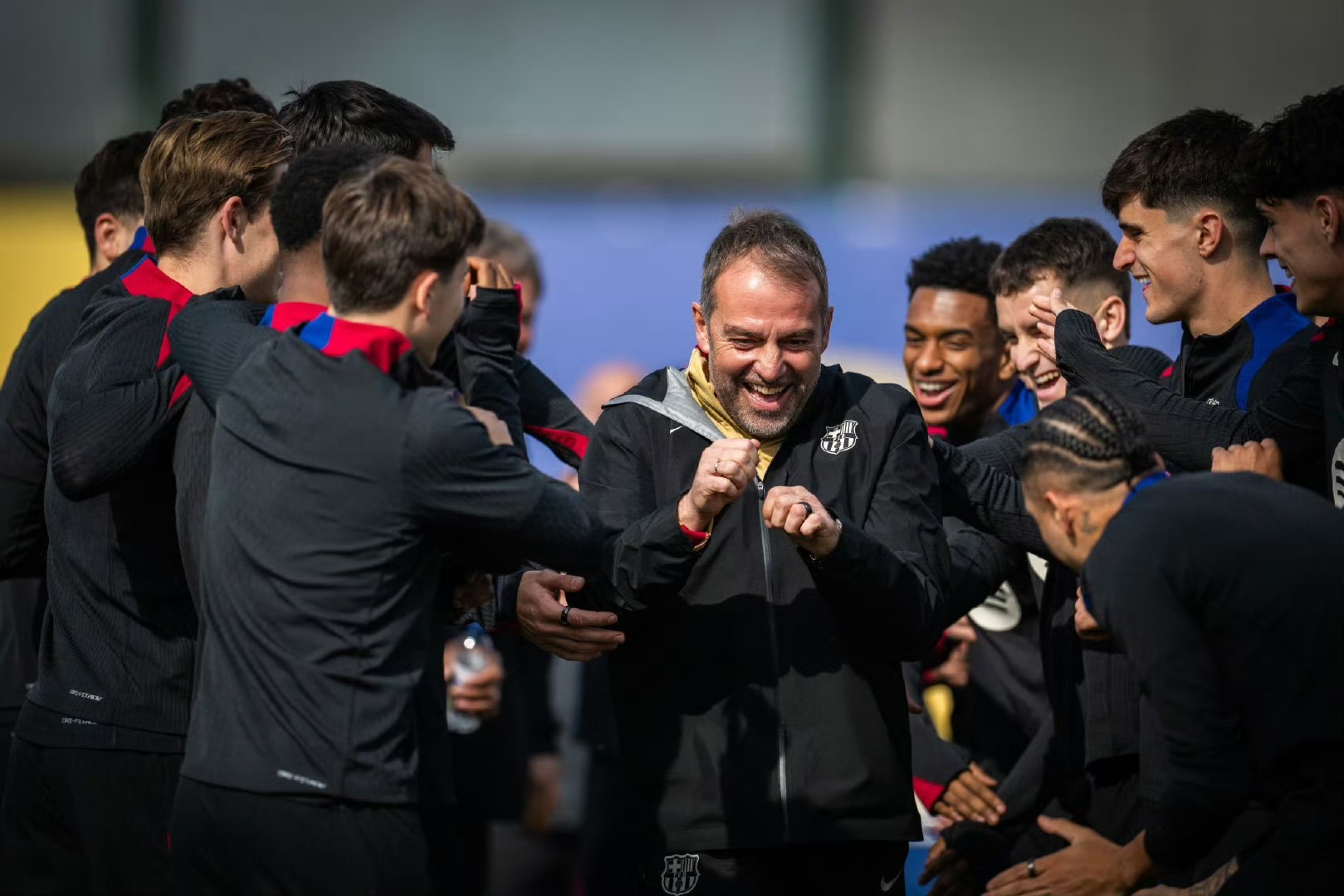 包含马竞球员集体发力，共同争取更多稳健表现的词条