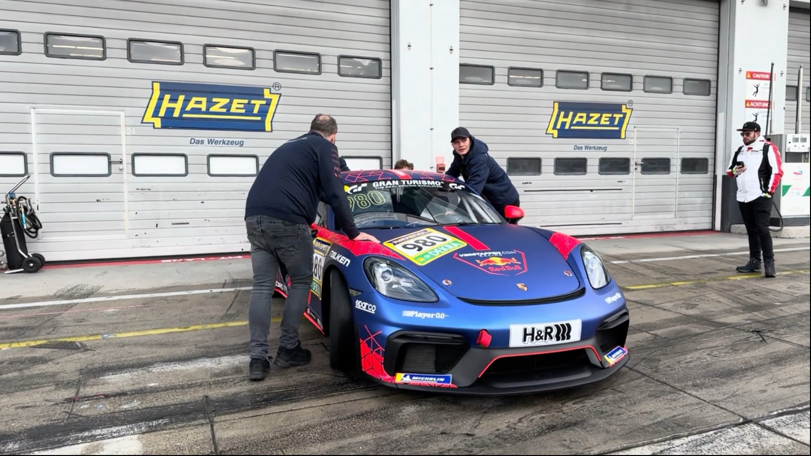 梅赛德斯轻取法拉利，维斯塔潘统治全场的简单介绍