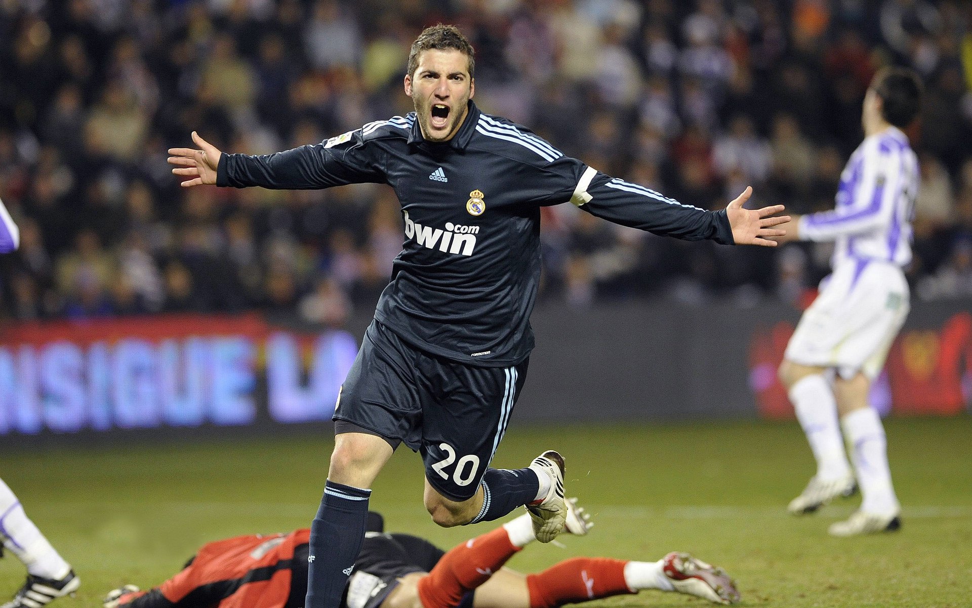 世界排名争夺战之夜，莫兰特高光表现点燃赛场