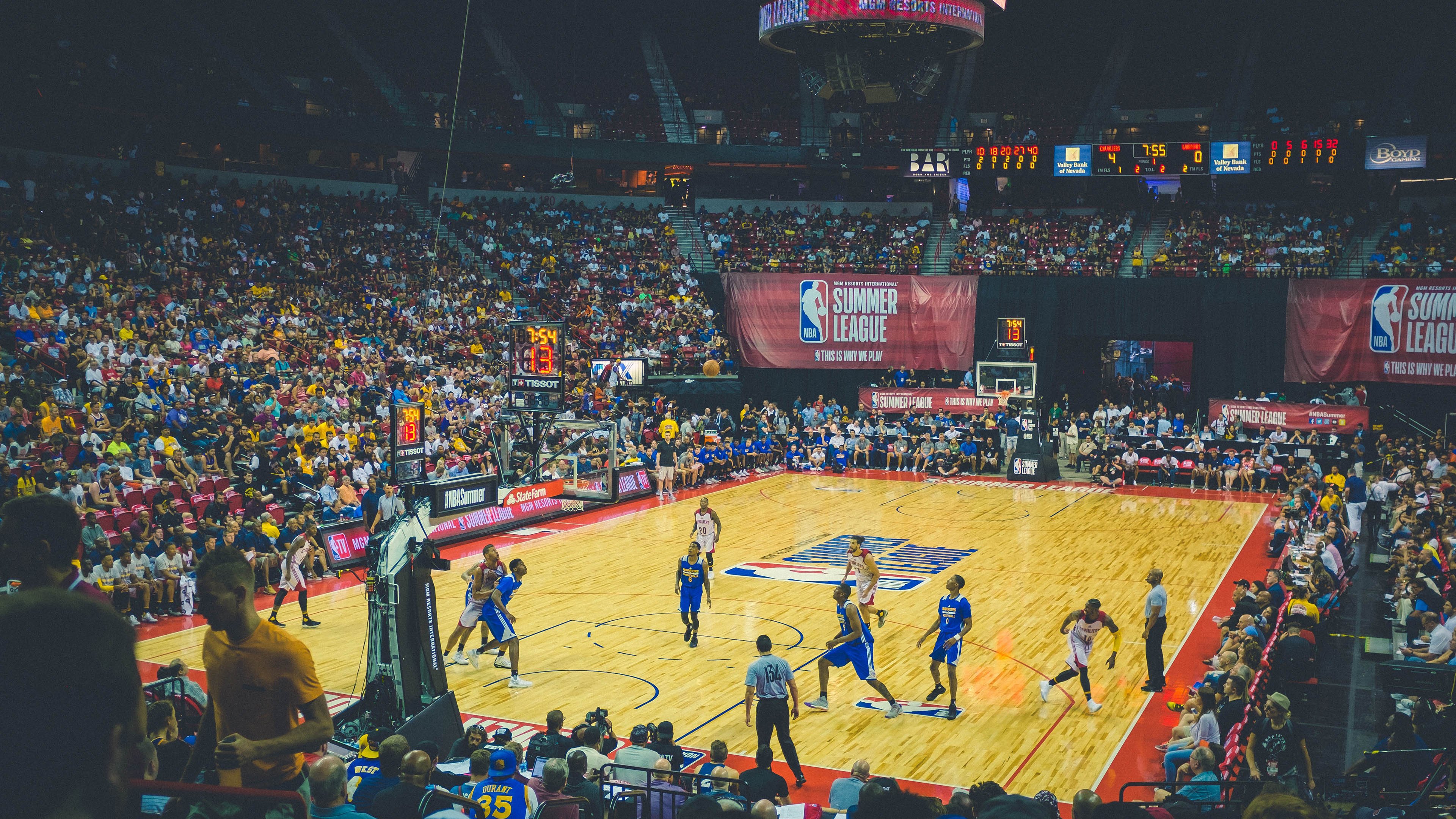 世界排名争夺战焦点战，独行侠压哨击败勇士，改写西部格局