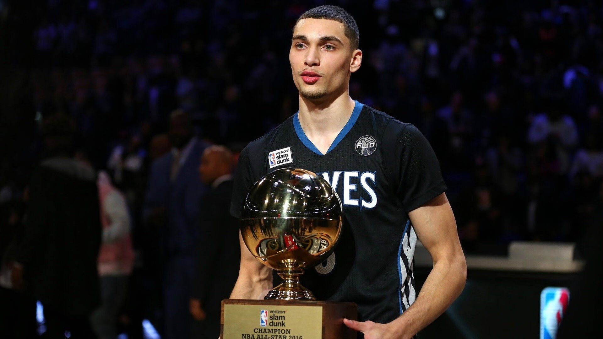 篮网碾压辽宁队，周琦惊艳四座，一场跨越篮球世界的对话